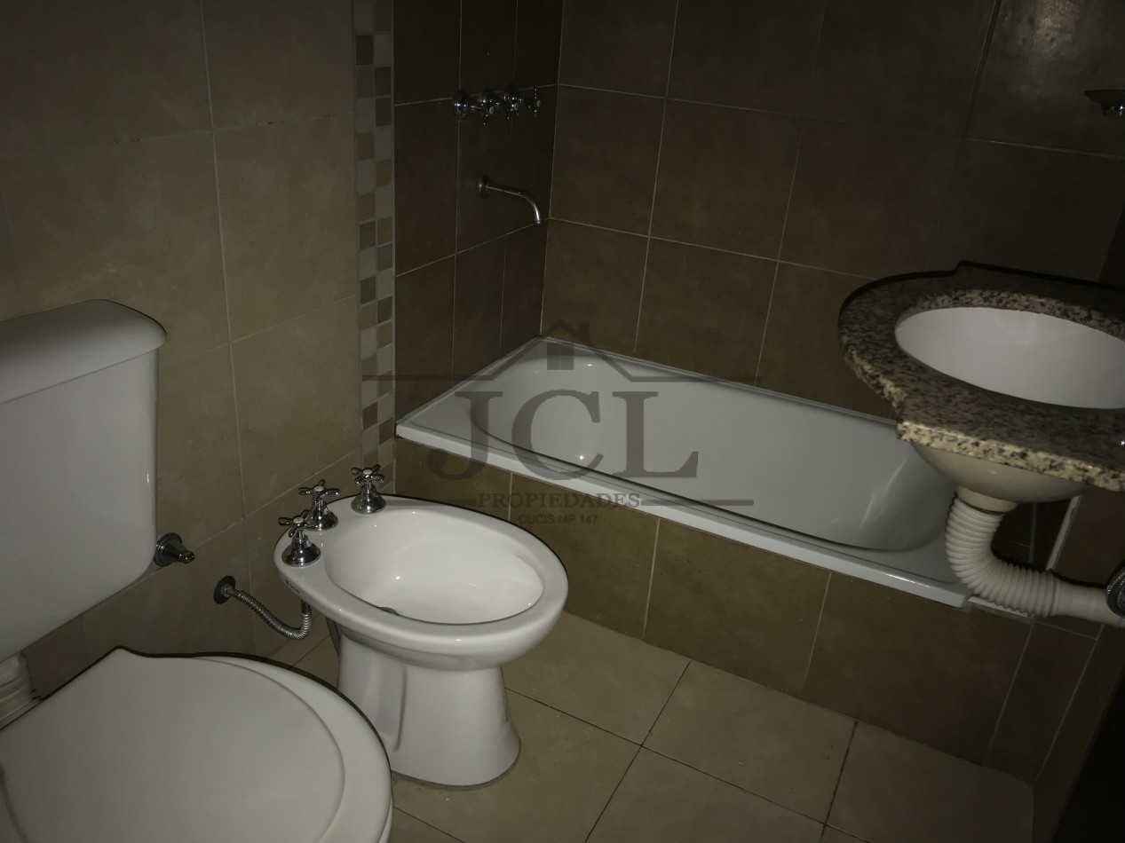 VENTA DEPARTAMENTO ADOLFO GUEMES AL 300