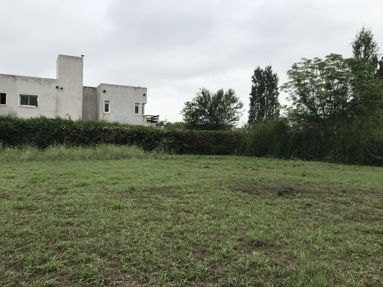 VENTA TERRENO B° PRIVADO LOS OLMOS